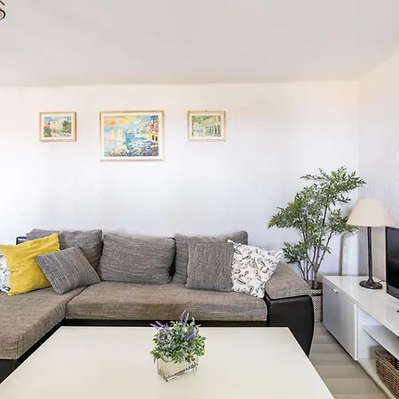 House - Private House With Seaview Апартаменты