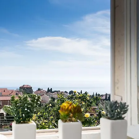 House - Private House With Seaview Apartamento